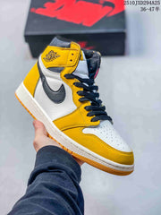 Nike Air Jordan 1 Retro High OG High-Top Sneakers