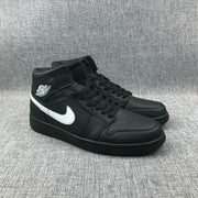 Jordan Air Jordan 1 Mid Black White 554724-049 Sneakers