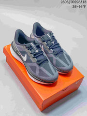 Nike Structure 25 Running Shoes in Gray