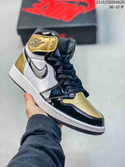 Nike Air Jordan 1 Retro High OG High-Top Sneakers