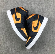Jordan 1 Mid SE Black Gold Sneakers 852542-401