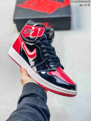 Nike Air Jordan 1 Retro High OG High-Top Sneakers