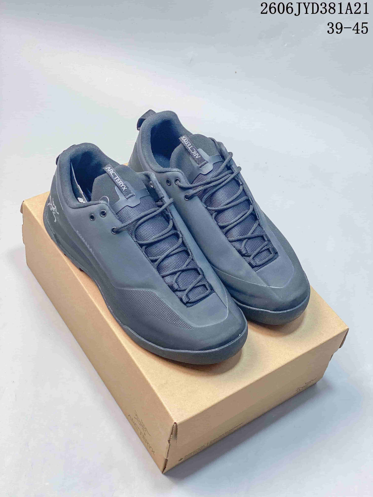 Arc'teryx Konseal Approach Shoes in Charcoal