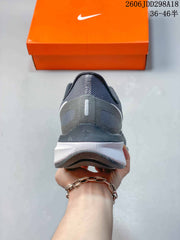 Nike Structure 25 Running Shoes in Gray