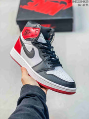 Nike Air Jordan 1 Retro High OG High-Top Sneakers
