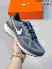 Nike Structure 25 Running Shoes in Gray