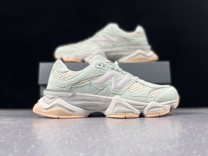 New Balance 9060 U9060WA1 Sneakers in Pale Green
