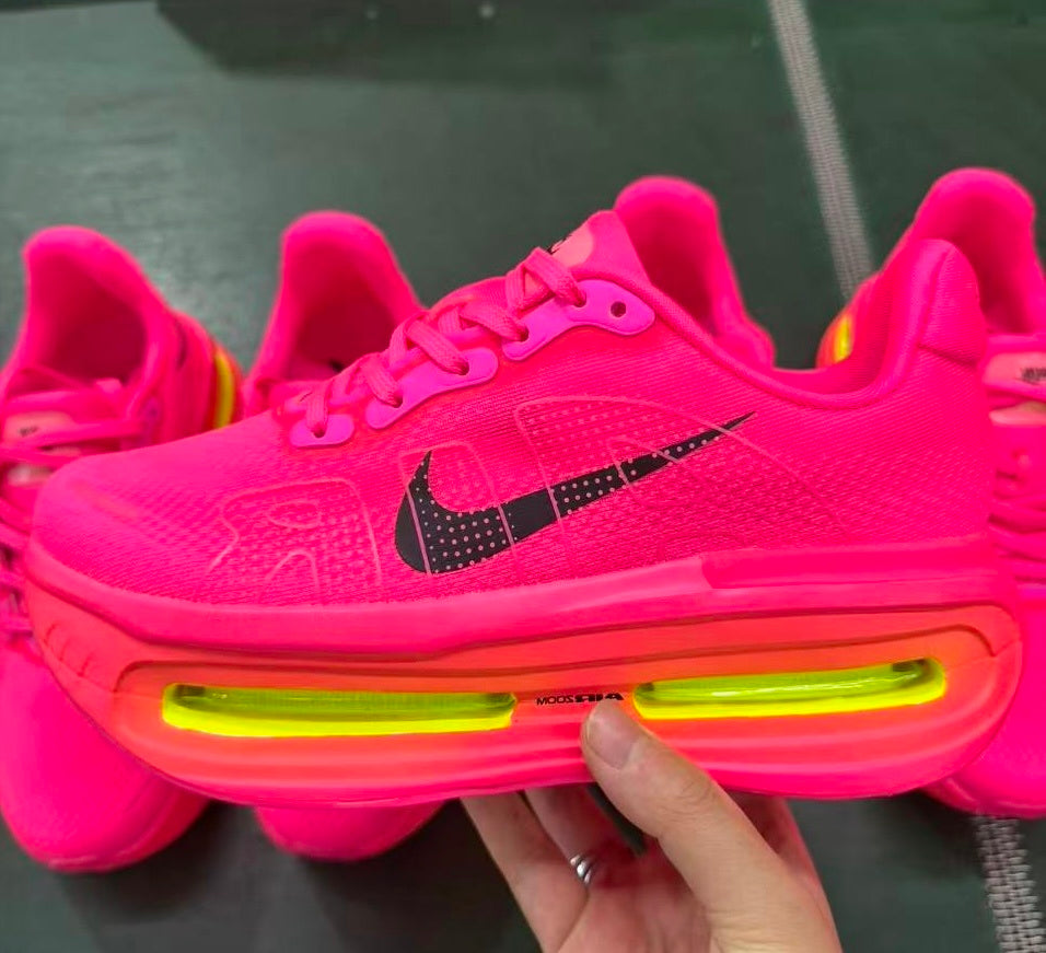 Nike HM5973-603 Pink Sneakers