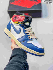 Nike Air Jordan 1 Retro High OG High-Top Sneakers