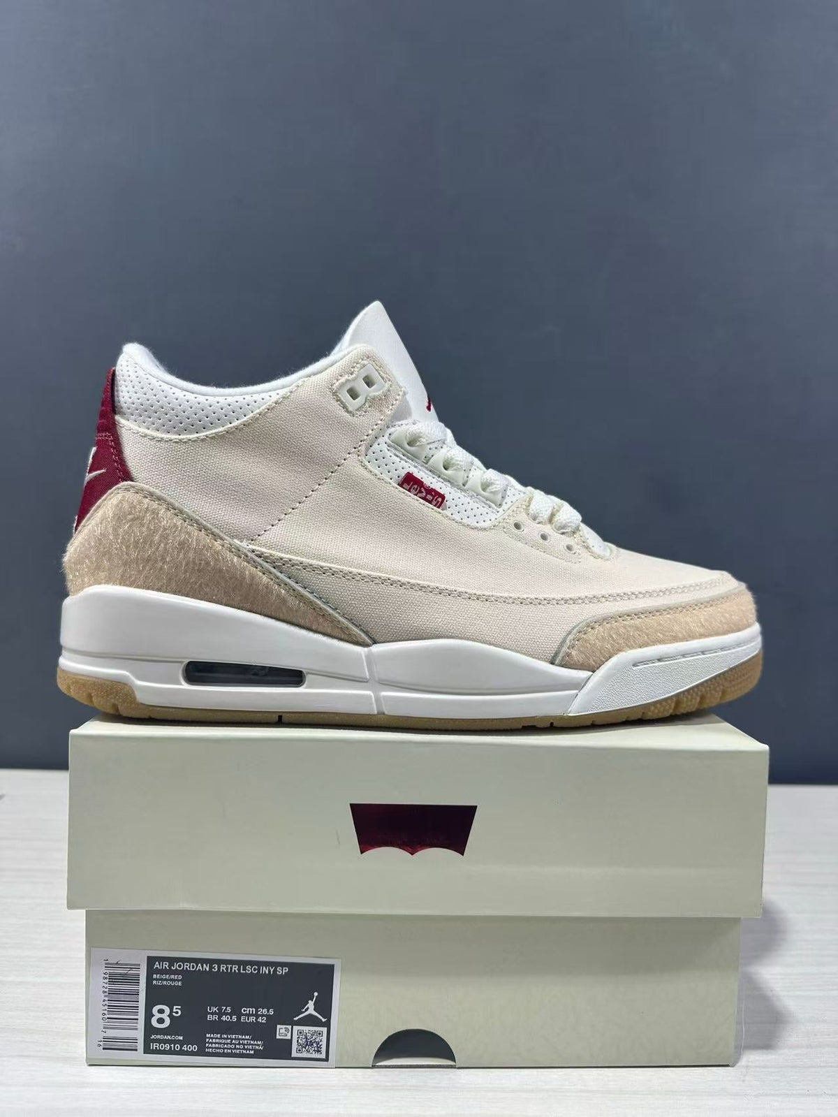 Jordan Air Jordan 3 Retro Year of the Horse Sneakers Cream Red